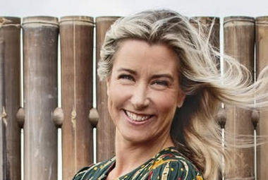 Wie is de partner van presentatrice Carrie ten Napel