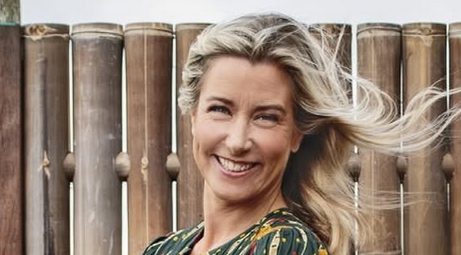 Wie is de partner van presentatrice Carrie ten Napel