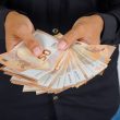 Hoe heeft Pierre de Nijs zijn vermogen opgebouwd?